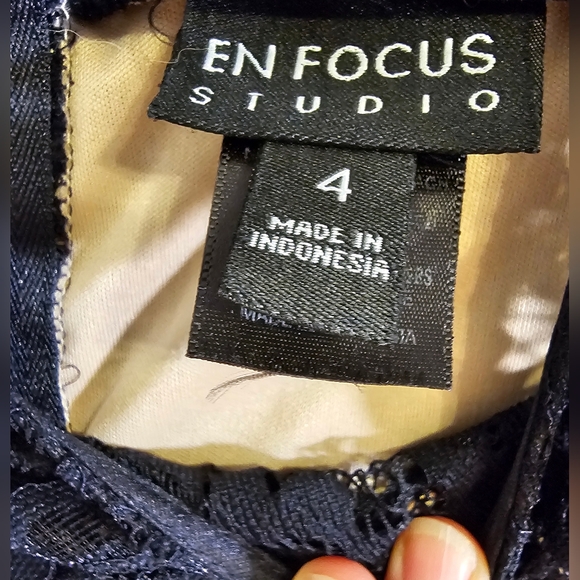 EnFocus Cold Shoulder Sheath Dress- Size 4-Navy Blue/Tan - Picture 5 of 8